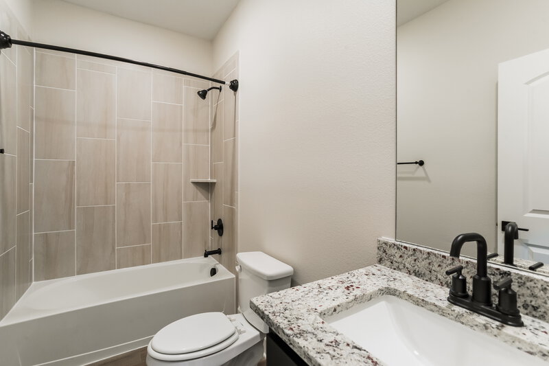 1,945/Mo, 1106 Princeton Hts Princeton, TX 75407 Bathroom View