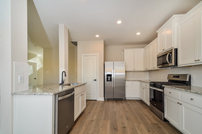 1,790/Mo, 1102 Princeton Hts Princeton, TX 75407 Kitchen View