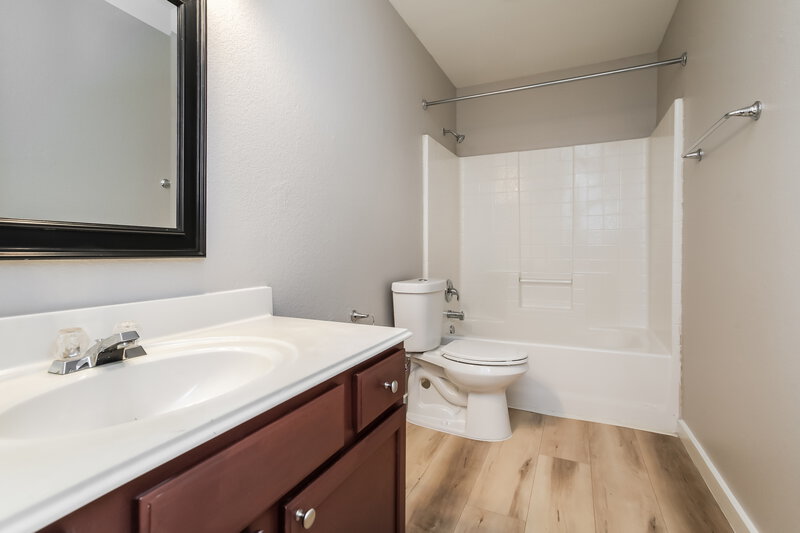 3,650/Mo, 2500 Briar Forest Dr Denton, TX 76210 Bathroom View