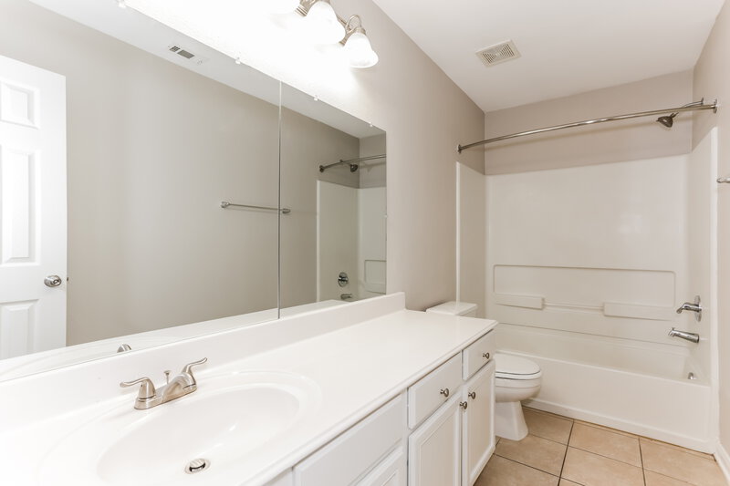 1,980/Mo, 10041 Silent Hollow Dr Fort Worth, TX 76140 Bathroom View