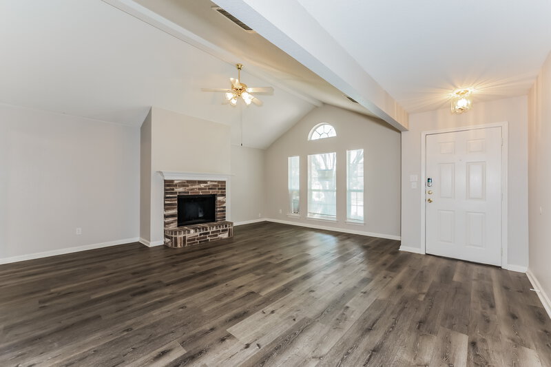 1,980/Mo, 7204 Fossil Garden Dr Arlington, TX 76002 Living Room View