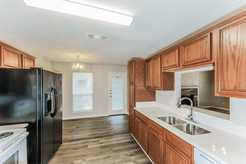1,980/Mo, 7204 Fossil Garden Dr Arlington, TX 76002 Kitchen View 2