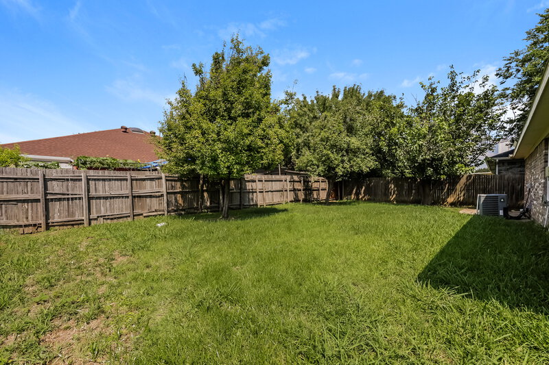1,980/Mo, 7204 Fossil Garden Dr Arlington, TX 76002 Rear View 2