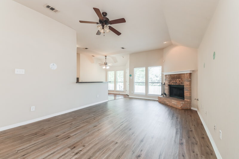 2,275/Mo, 181 Pinion Ln Rockwall, TX 75032 Living Room View 2