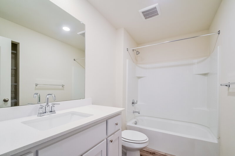 2,690/Mo, 218 Marsh Ln Princeton, TX 75407 Bathroom View
