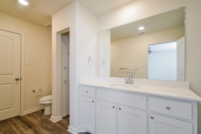 2,690/Mo, 218 Marsh Ln Princeton, TX 75407 Bathroom View 2