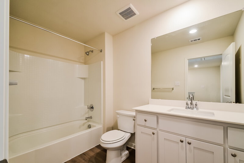 1,895/Mo, 211 Marsh Ln Princeton, TX 75407 Bathroom View