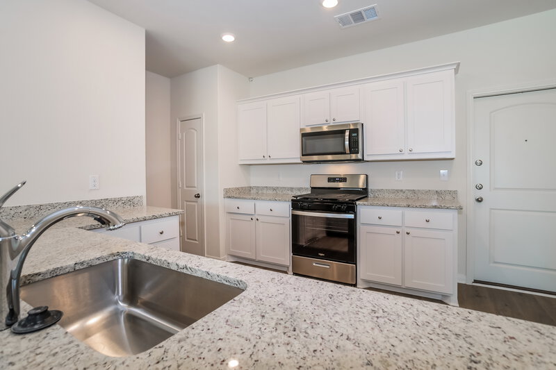 1,980/Mo, 213 Marsh Ln Princeton, TX 75407 Kitchen View