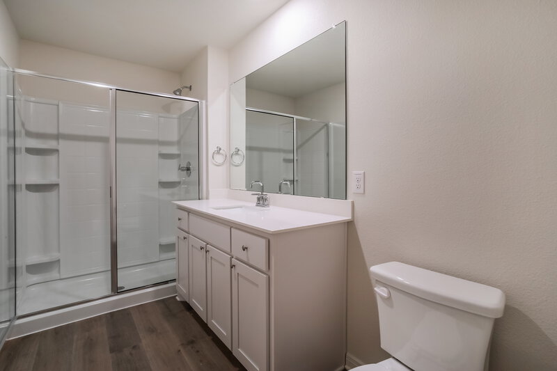 1,980/Mo, 213 Marsh Ln Princeton, TX 75407 Main Bathroom View