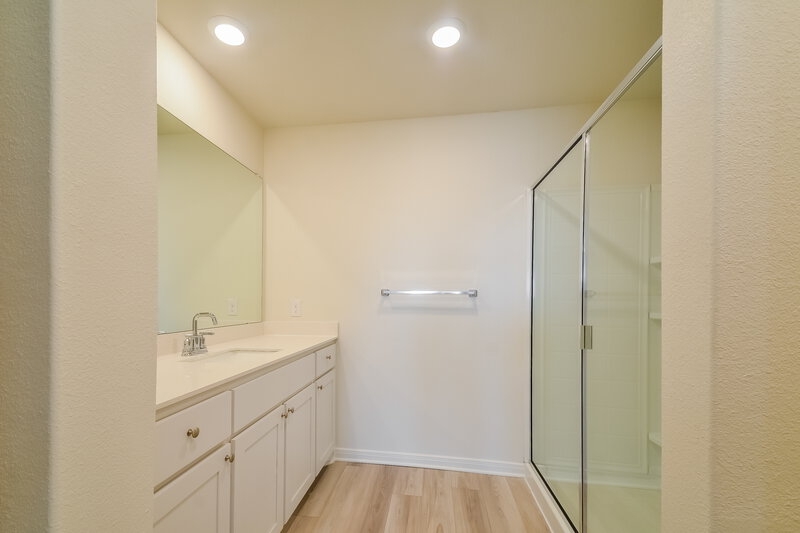 1,850/Mo, 210 Marsh Ln Princeton, TX 75407 Main Bathroom View