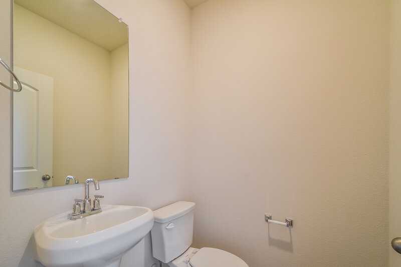 1,850/Mo, 210 Marsh Ln Princeton, TX 75407 Bathroom View 2