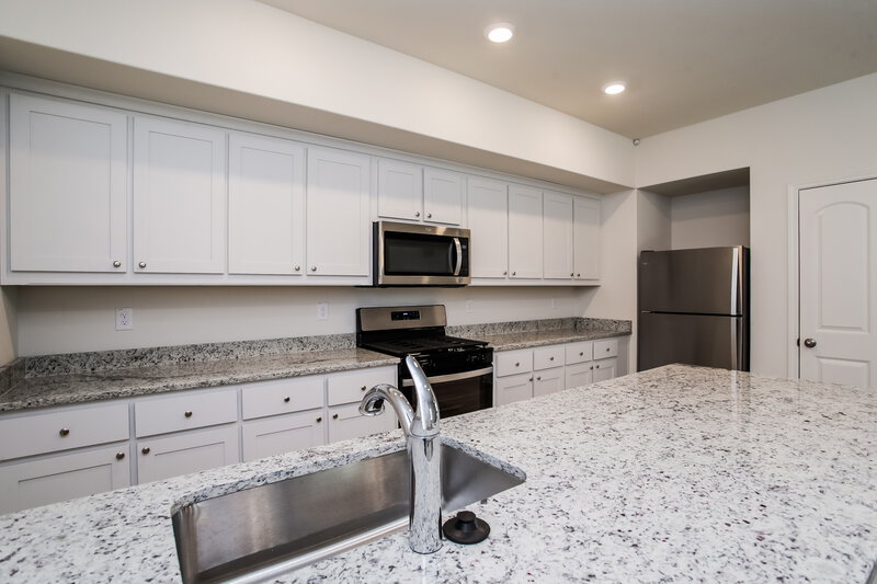 1,735/Mo, 212 Marsh Ln Princeton, TX 75407 Kitchen View 2