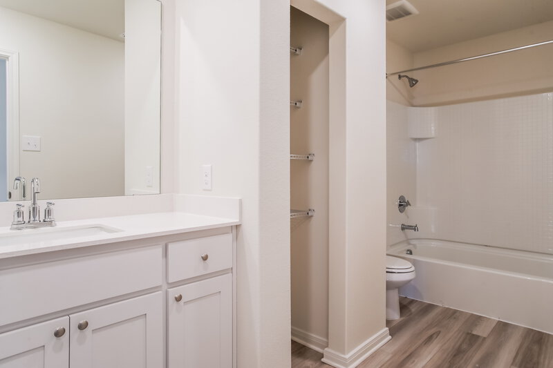 1,735/Mo, 212 Marsh Ln Princeton, TX 75407 Main Bathroom View