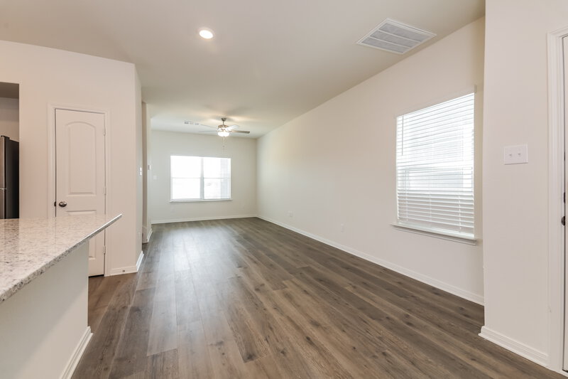 1,735/Mo, 215 Marsh Ln Princeton, TX 75407 Living Room View 2