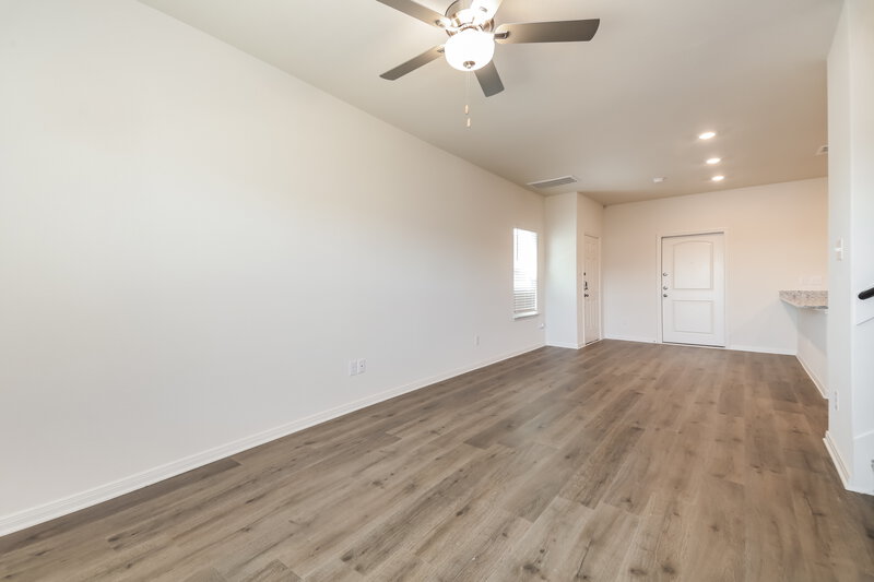 1,735/Mo, 215 Marsh Ln Princeton, TX 75407 Living Room View 4