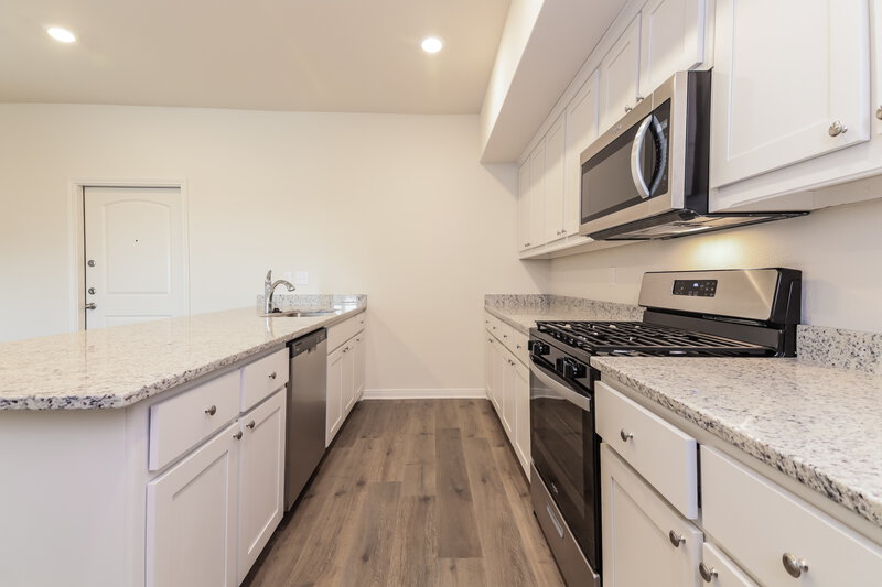 1,735/Mo, 215 Marsh Ln Princeton, TX 75407 Kitchen View 2