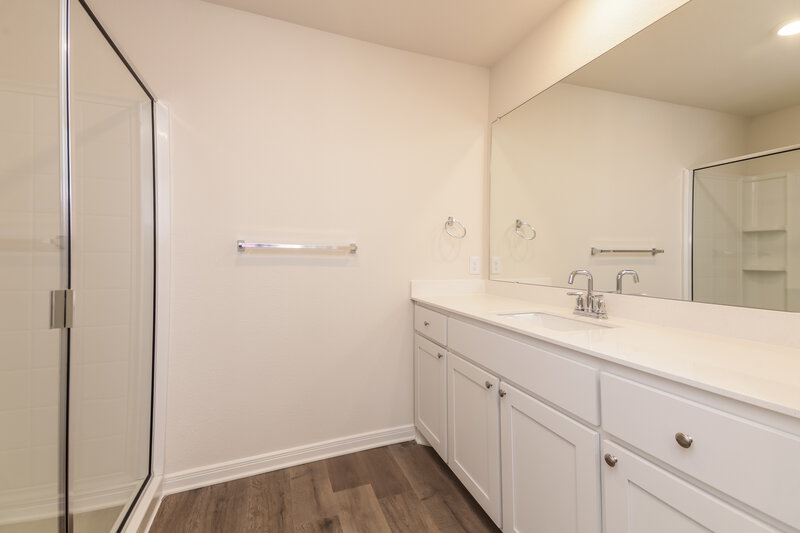 1,735/Mo, 215 Marsh Ln Princeton, TX 75407 Main Bathroom View