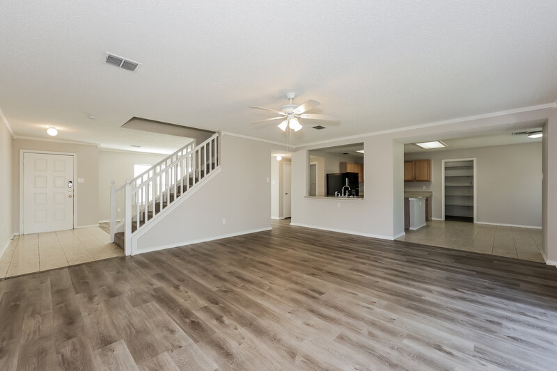 2,570/Mo, 2101 Delaford Dr Arlington, TX 76002 Living Room View