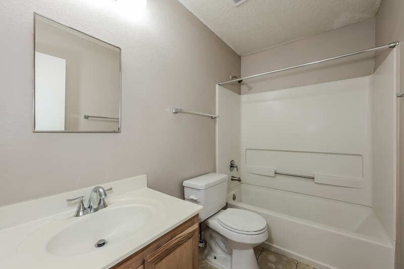 2,570/Mo, 2101 Delaford Dr Arlington, TX 76002 Bathroom View