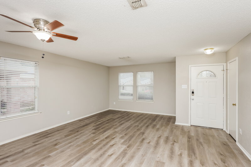 2,125/Mo, 7949 Meadow View Trl Fort Worth, TX 76120 Living Room View
