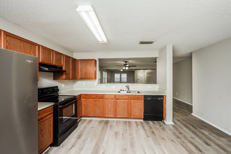 2,125/Mo, 7949 Meadow View Trl Fort Worth, TX 76120 Kitchen View 2