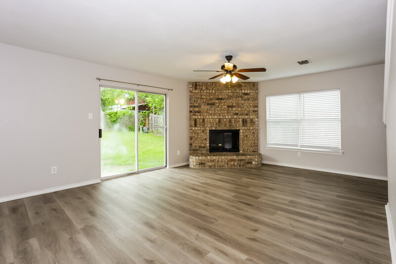 2,500/Mo, 629 Gibson St Cedar Hill, TX 75104 Living Room View 2