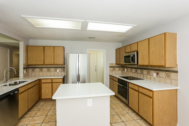 2,500/Mo, 629 Gibson St Cedar Hill, TX 75104 Kitchen View 2