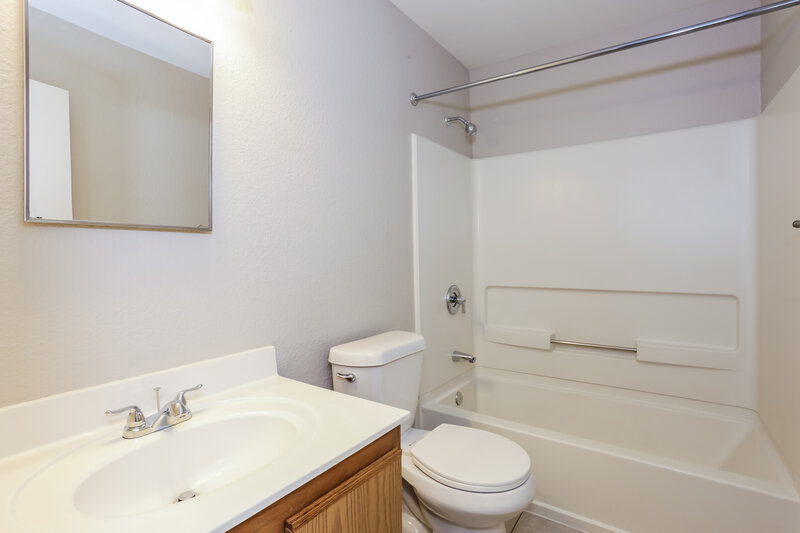 2,500/Mo, 629 Gibson St Cedar Hill, TX 75104 Bathroom View