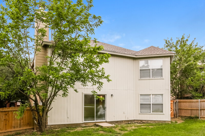 2,500/Mo, 629 Gibson St Cedar Hill, TX 75104 Rear View