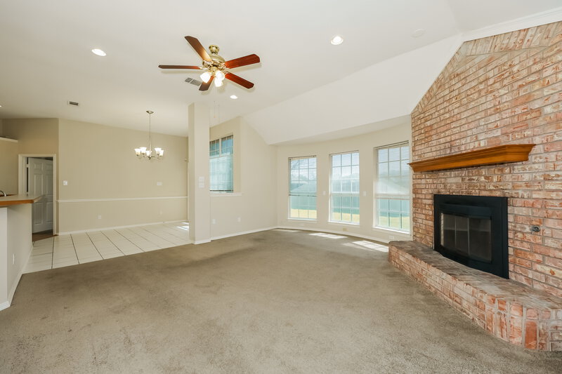 1,810/Mo, 831 Quail Run Ln Lancaster, TX 75146 Living Room View