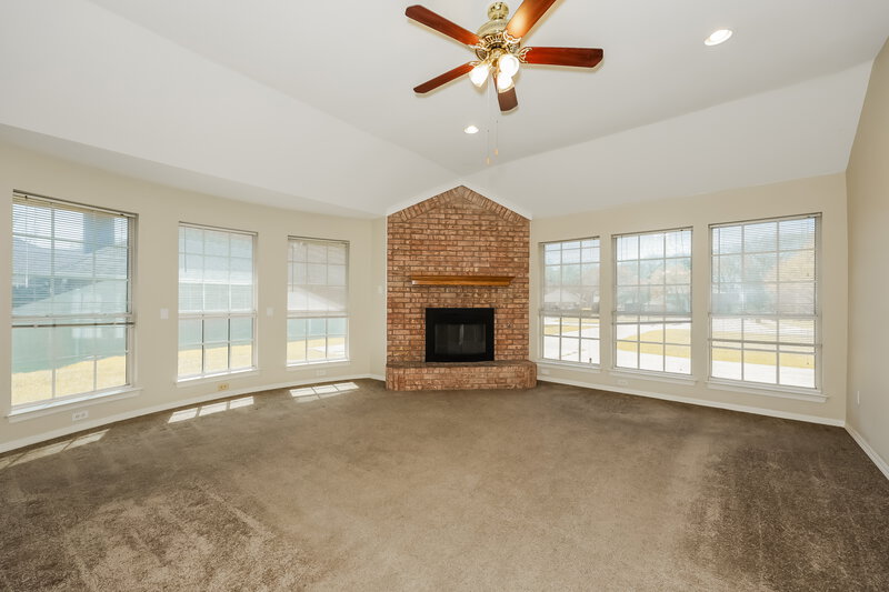 1,810/Mo, 831 Quail Run Ln Lancaster, TX 75146 Living Room View 2