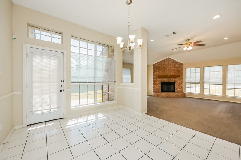 1,810/Mo, 831 Quail Run Ln Lancaster, TX 75146 Dining Room View