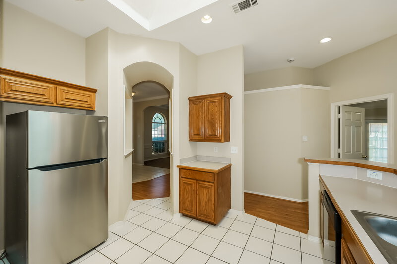 1,810/Mo, 831 Quail Run Ln Lancaster, TX 75146 Kitchen View 2