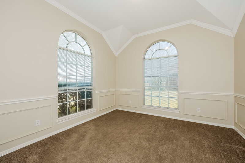 1,810/Mo, 831 Quail Run Ln Lancaster, TX 75146 Office View