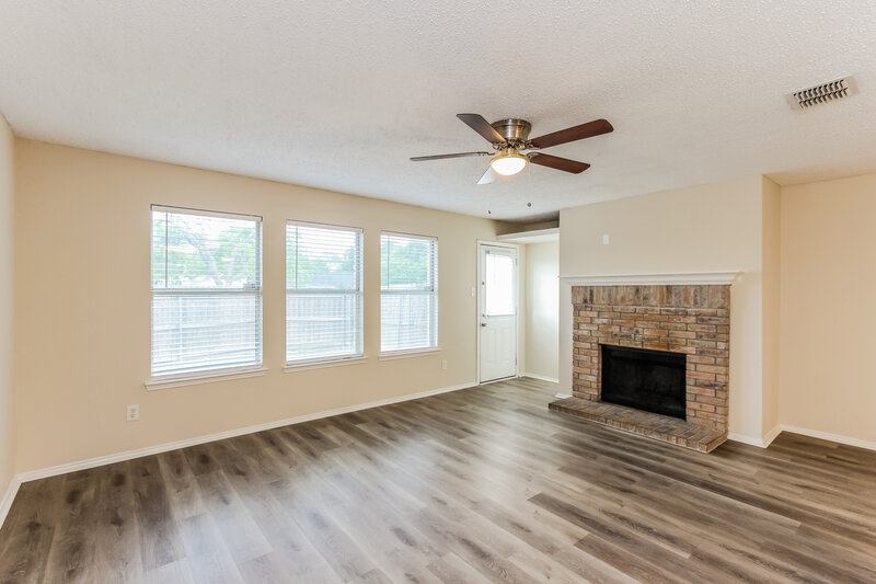 2,455/Mo, 2966 Marquis Ln Lancaster, TX 75134 Living Room View