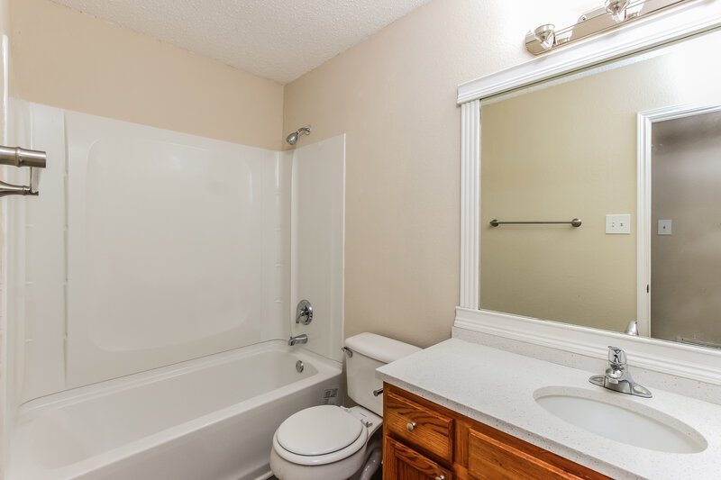 2,455/Mo, 2966 Marquis Ln Lancaster, TX 75134 Bathroom View