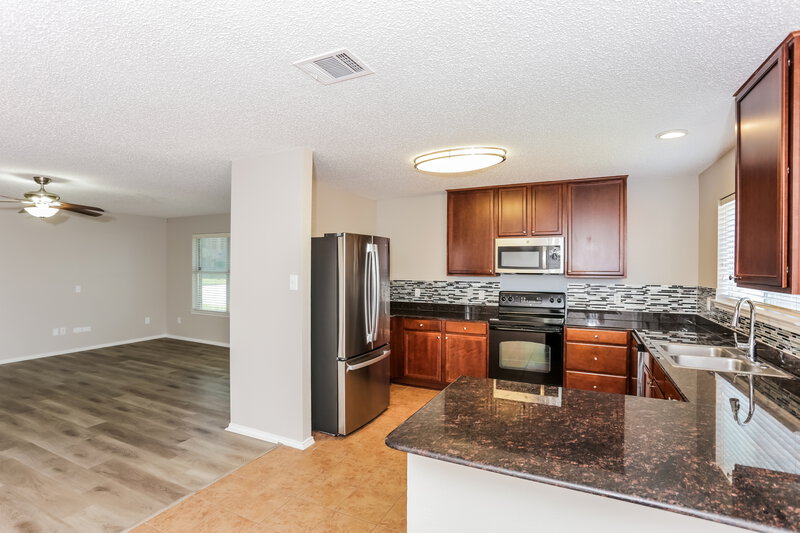 2,225/Mo, 8501 Hawkview Dr Fort Worth, TX 76179 Kitchen View 2