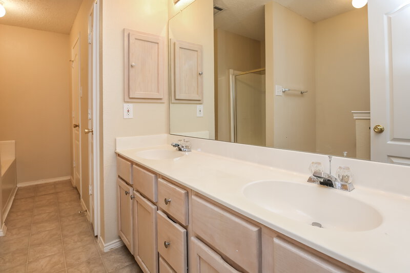 2,665/Mo, 1407 Stella Dr Lewisville, TX 75067 Bathroom View