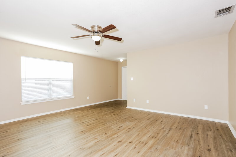 2,310/Mo, 207 Mentor Dr Arlington, TX 76002 Living Room View