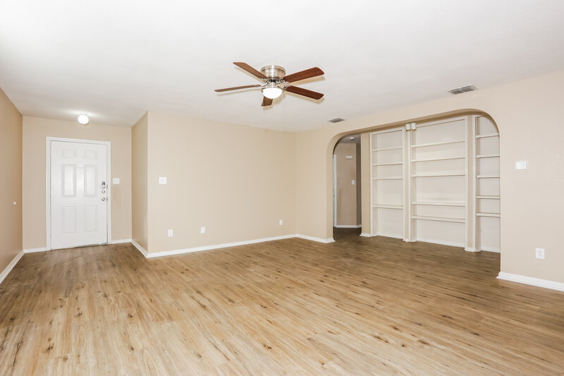 2,310/Mo, 207 Mentor Dr Arlington, TX 76002 Living Room View 2