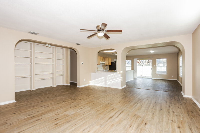 2,310/Mo, 207 Mentor Dr Arlington, TX 76002 Living Room View 3