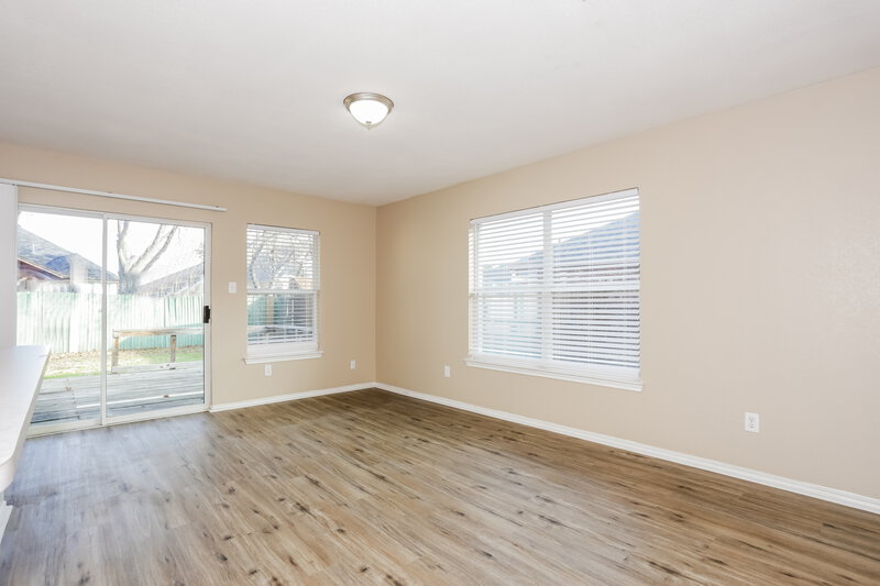 2,310/Mo, 207 Mentor Dr Arlington, TX 76002 Living Room View 4