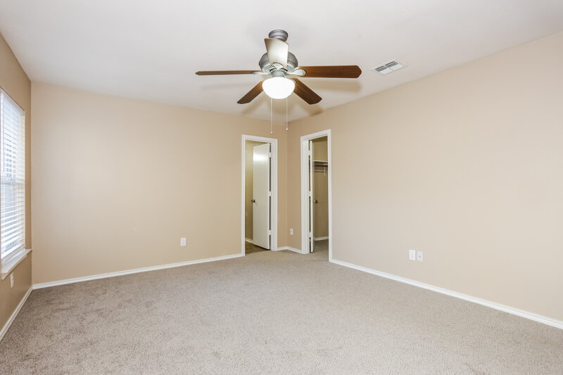2,310/Mo, 207 Mentor Dr Arlington, TX 76002 Main Bedroom View 2