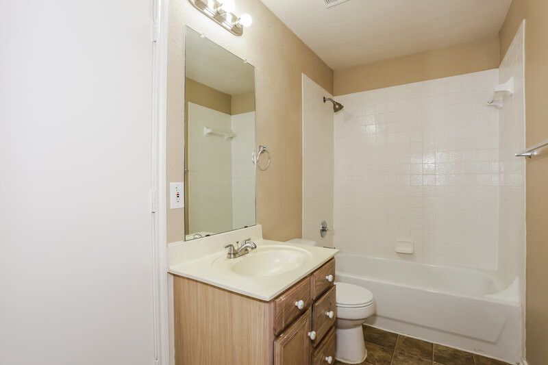2,310/Mo, 207 Mentor Dr Arlington, TX 76002 Bathroom View