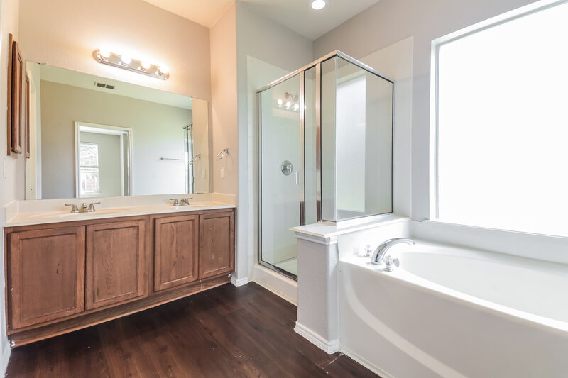 2,350/Mo, 2280 Timber Creek Dr Rockwall, TX 75032 Main Bathroom View