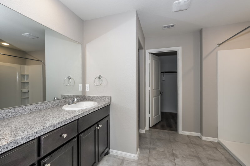 2,190/Mo, 10234 Fort Brown Trl Crowley, TX 76036 Main Bathroom View
