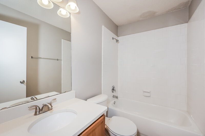 2,170/Mo, 833 Lariat Dr Saginaw, TX 76131 Bathroom View
