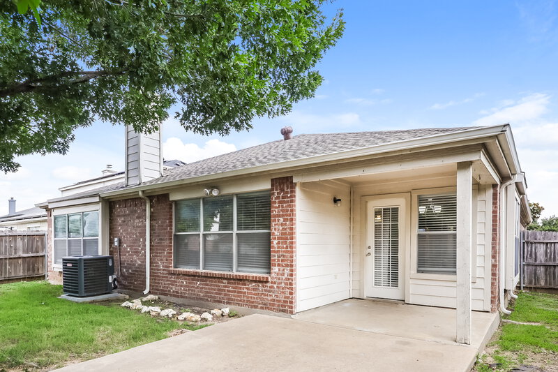 2,170/Mo, 833 Lariat Dr Saginaw, TX 76131 Rear View