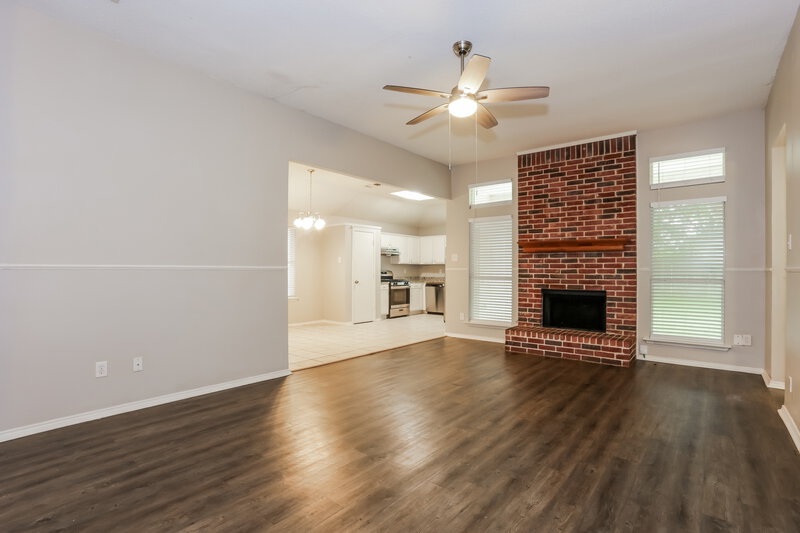 2,055/Mo, 317 W Glen Meadow Dr Glenn Heights, TX 75154 Living Room View