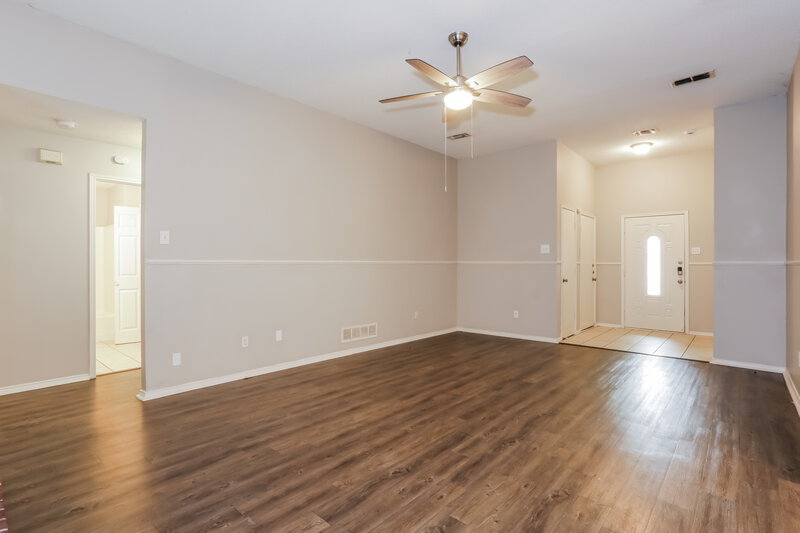 2,055/Mo, 317 W Glen Meadow Dr Glenn Heights, TX 75154 Living Room View 2